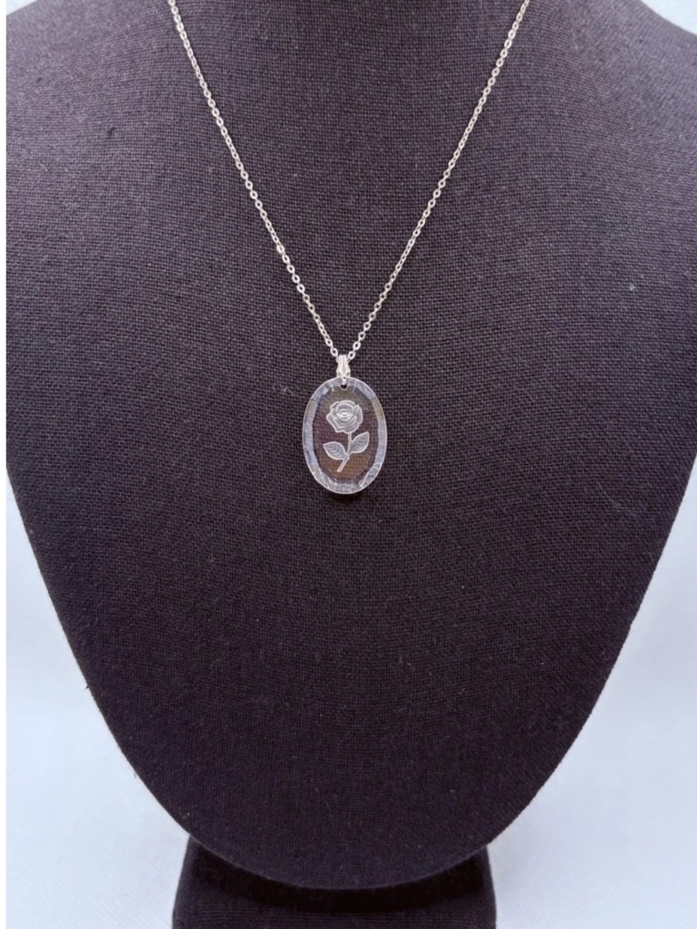 Vintage Gorham Intaglio Carved Rose Glass Pendant Necklace Silvertone 16”